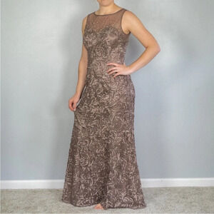 Chic Sleeveless Floral Lace Maxi Dress